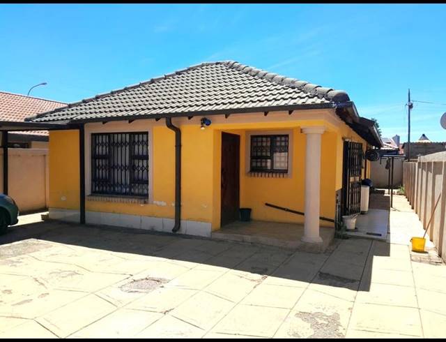 3 BEDROOM HOUSE FOR SALE IN PROTEA GLEN